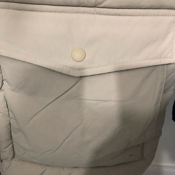 Classic Gap Recycled puffer vest large Tall - Picture 3 of 8